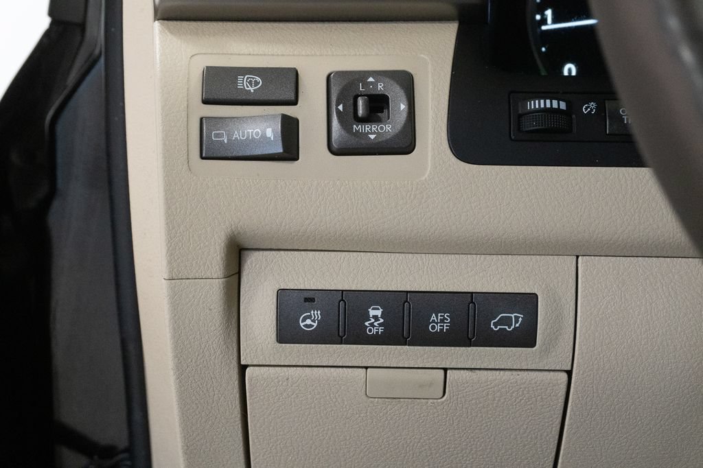 Used 2015 Lexus LX 570 4WD w/ Luxury Package image 14