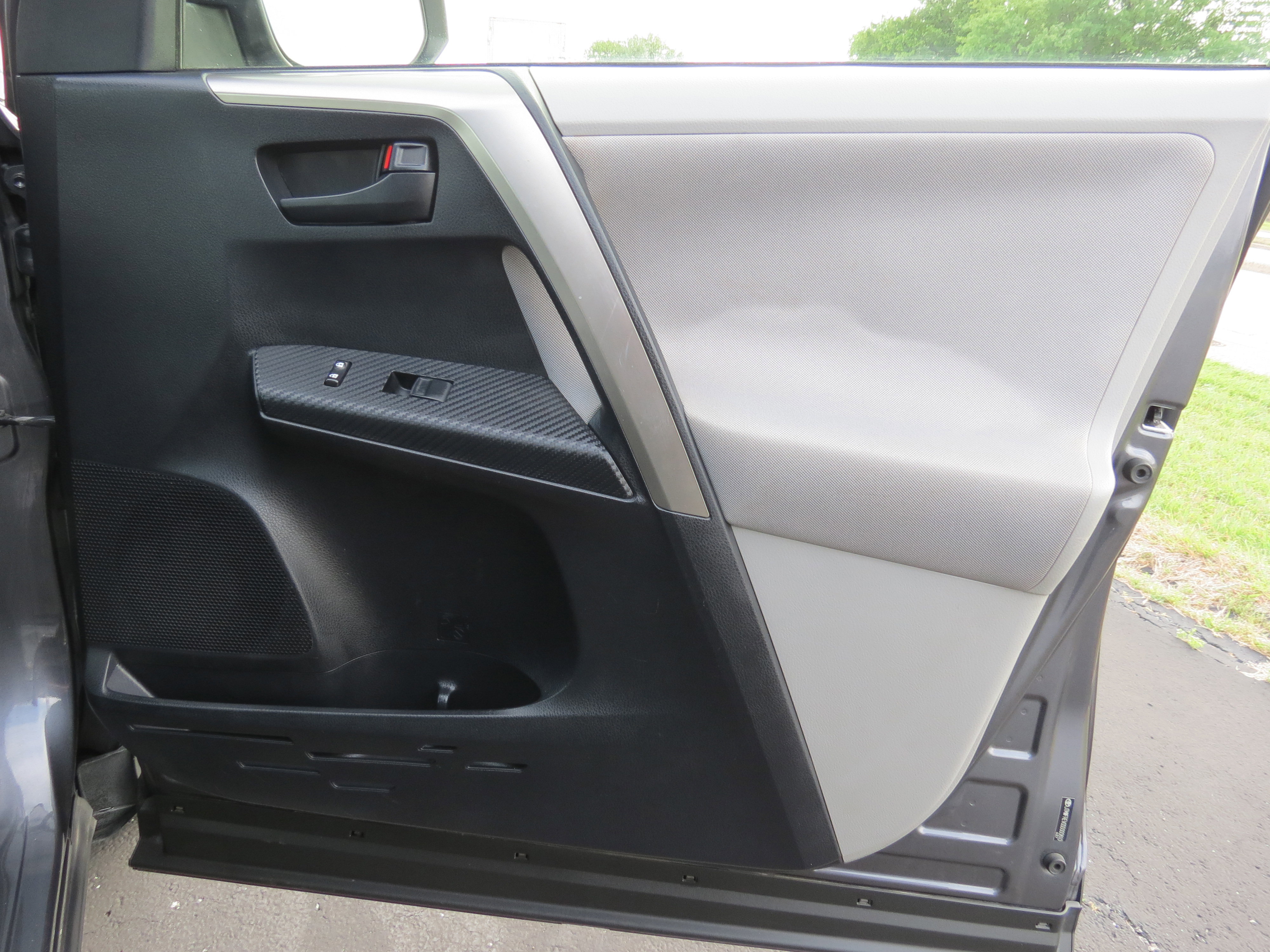 Used 2013 Toyota RAV4 XLE FWD image 34