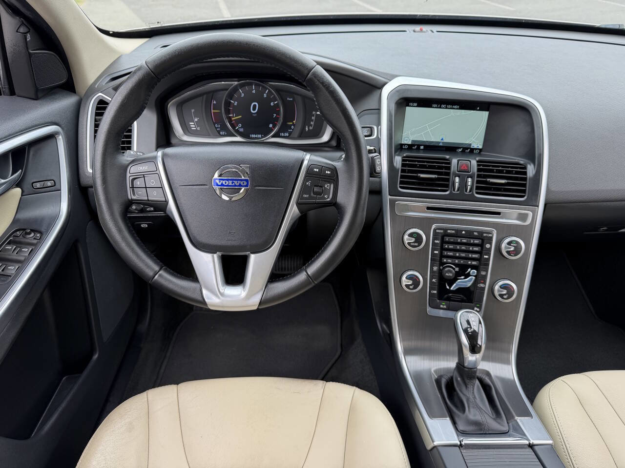 Used 2016 Volvo XC60 T5 Premier w/ Proximity Package image 17