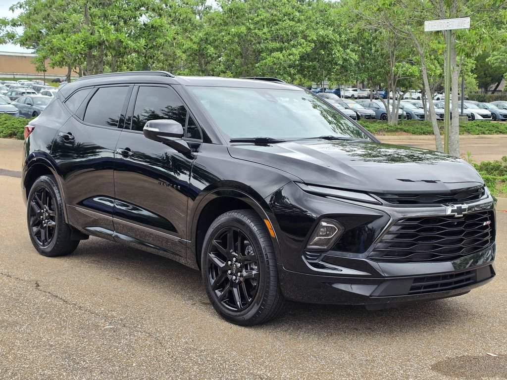 Certified 2024 Chevrolet Blazer RS w/ Driver Confidence II Package FWD image 3