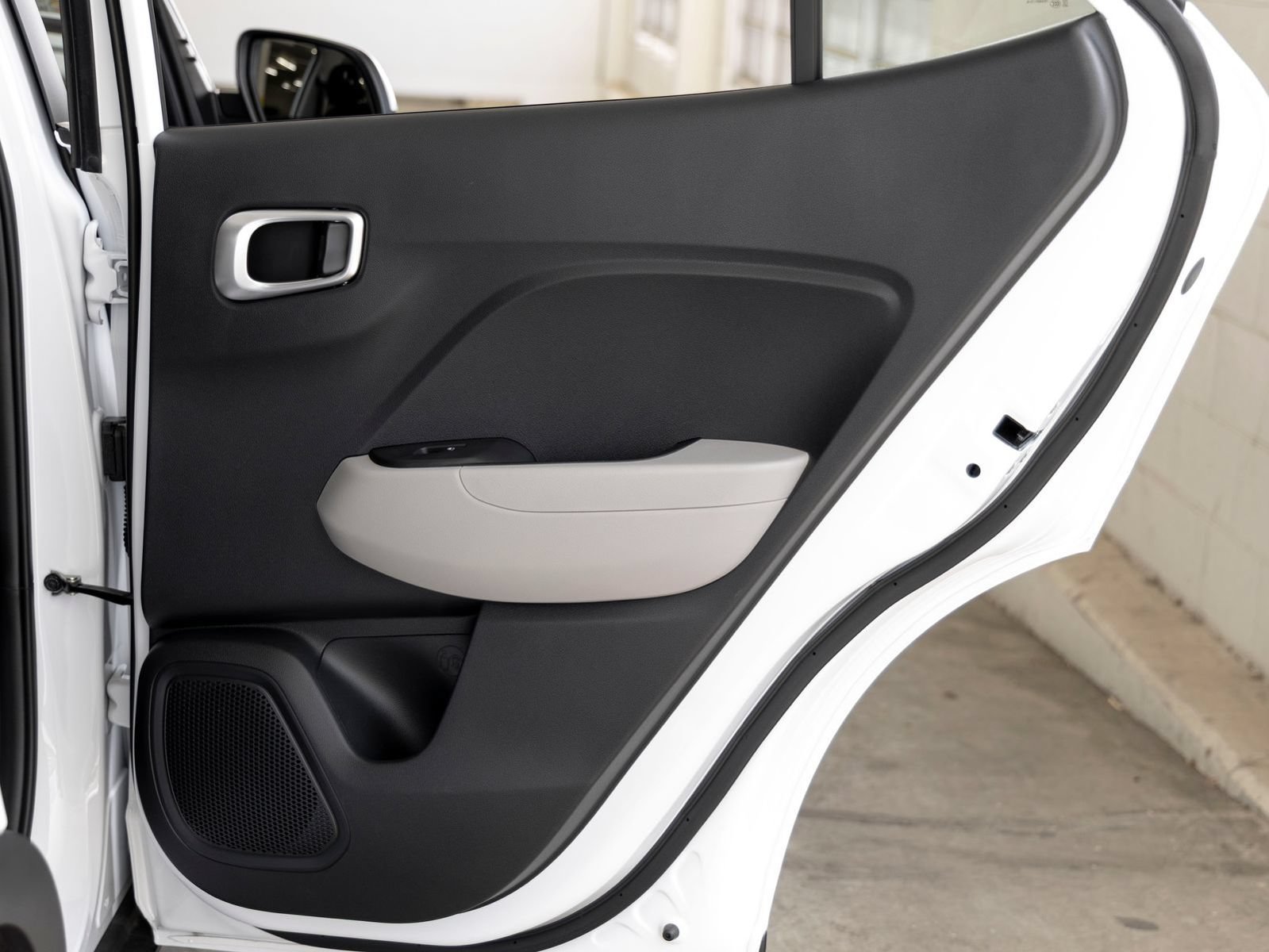 Used 2025 Hyundai Venue SEL FWD image 22