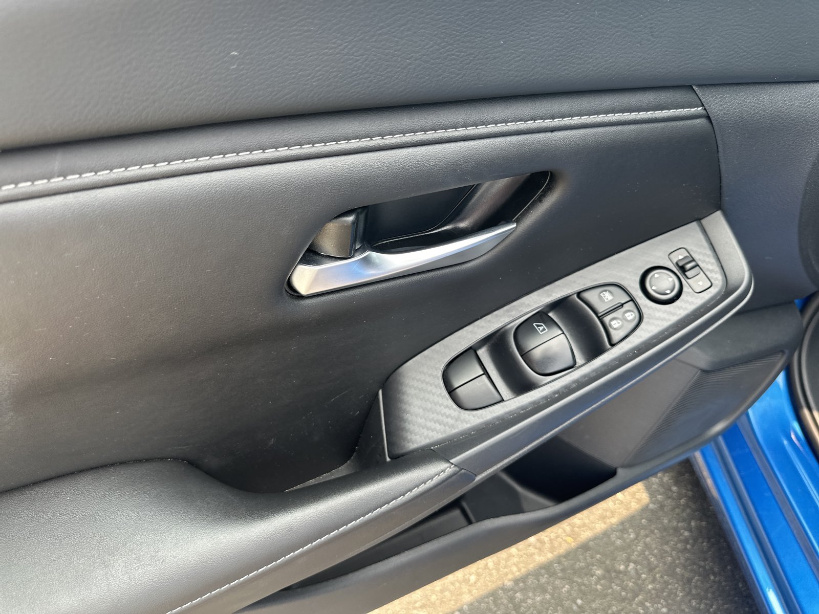 Used 2025 Nissan Sentra SV FWD image 9