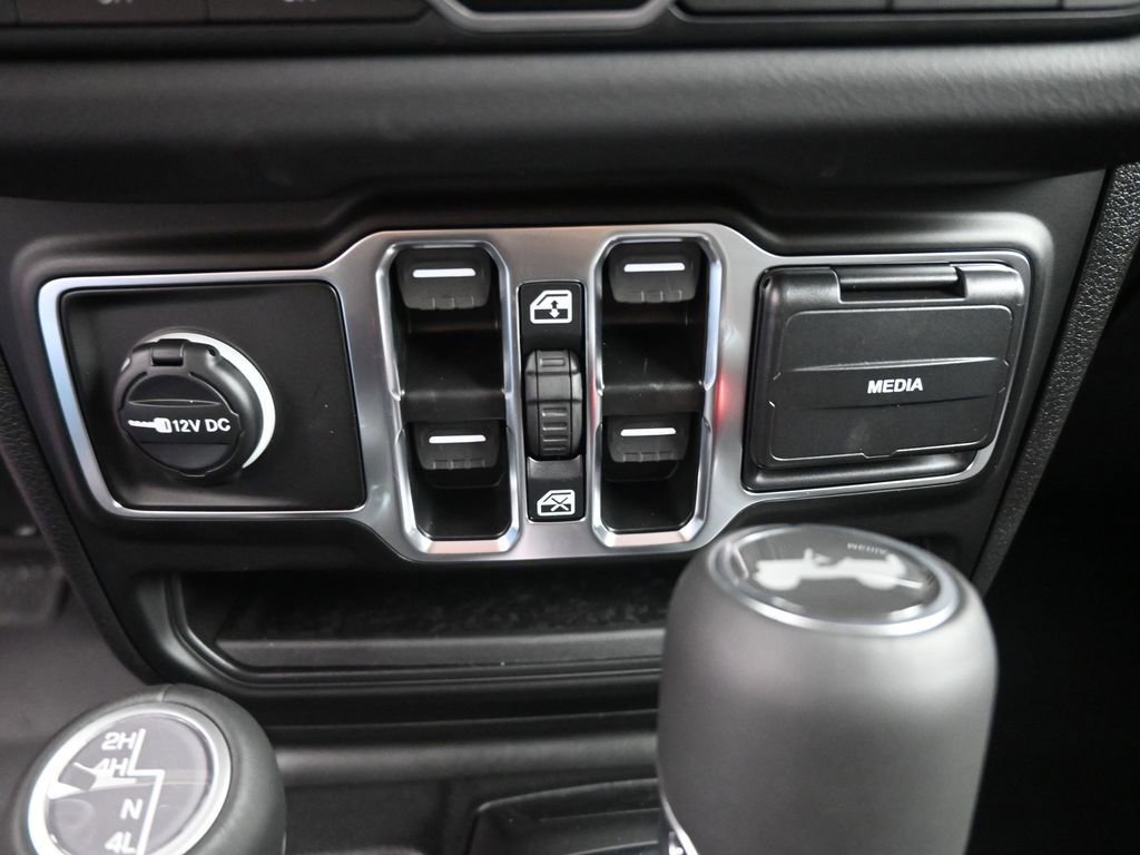 New 2025 Jeep Wrangler Sahara image 32