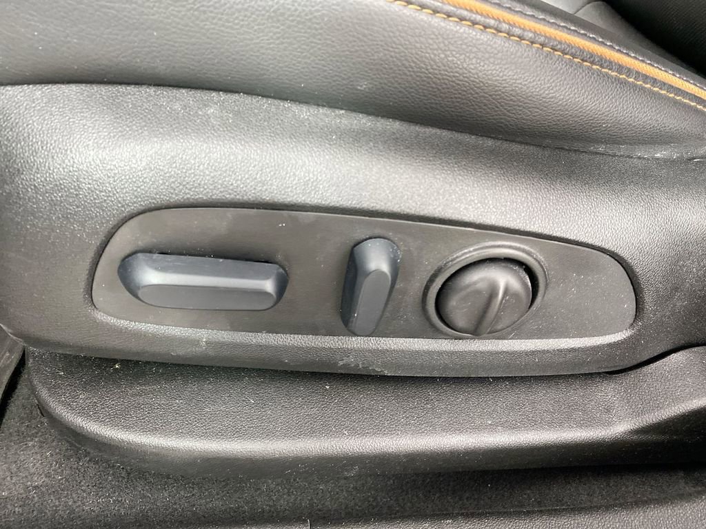 Used 2023 GMC Acadia AT4 w/ Technology Package image 12