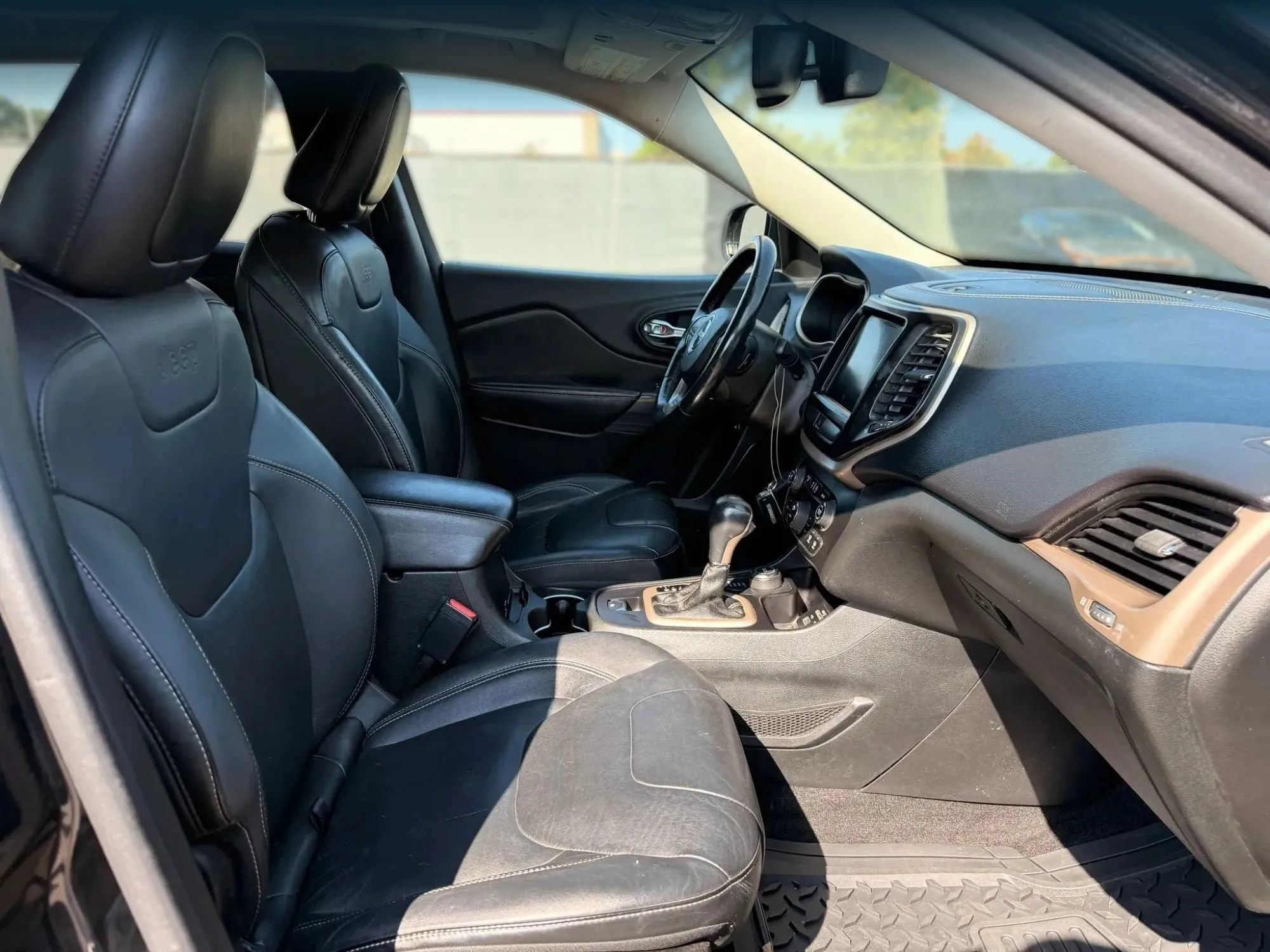 Used 2015 Jeep Cherokee Limited AWD/4WD image 18