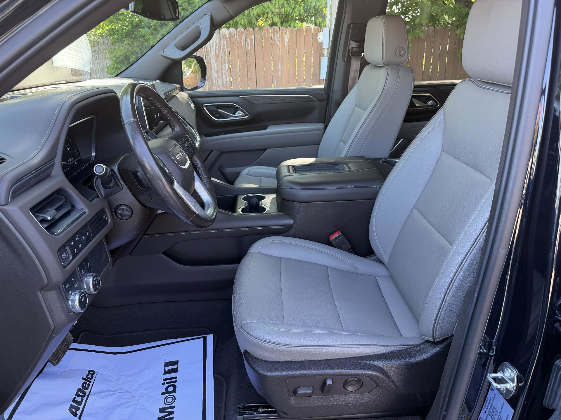 Used 2022 GMC Yukon SLT w/ SLT Luxury Package AWD/4WD image 14
