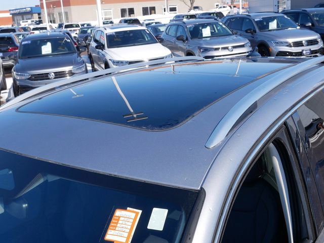 Certified 2025 Volkswagen Tiguan SE image 11