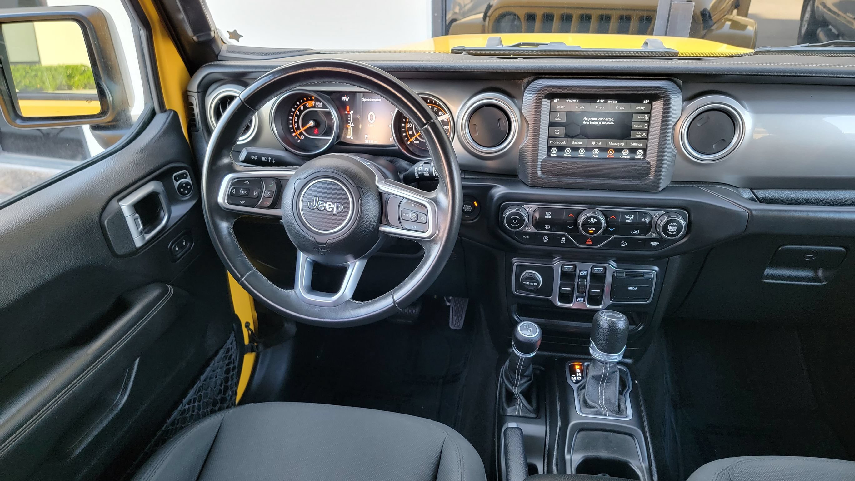 Used 2019 Jeep Wrangler Unlimited Sahara AWD/4WD image 29