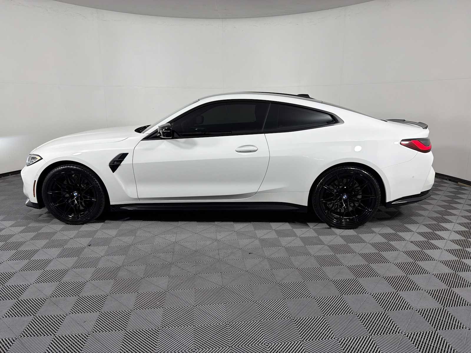 Used 2024 BMW M4 Competition w/ Executive Package RWD image 4