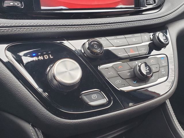 Used 2025 Chrysler Pacifica Limited image 40