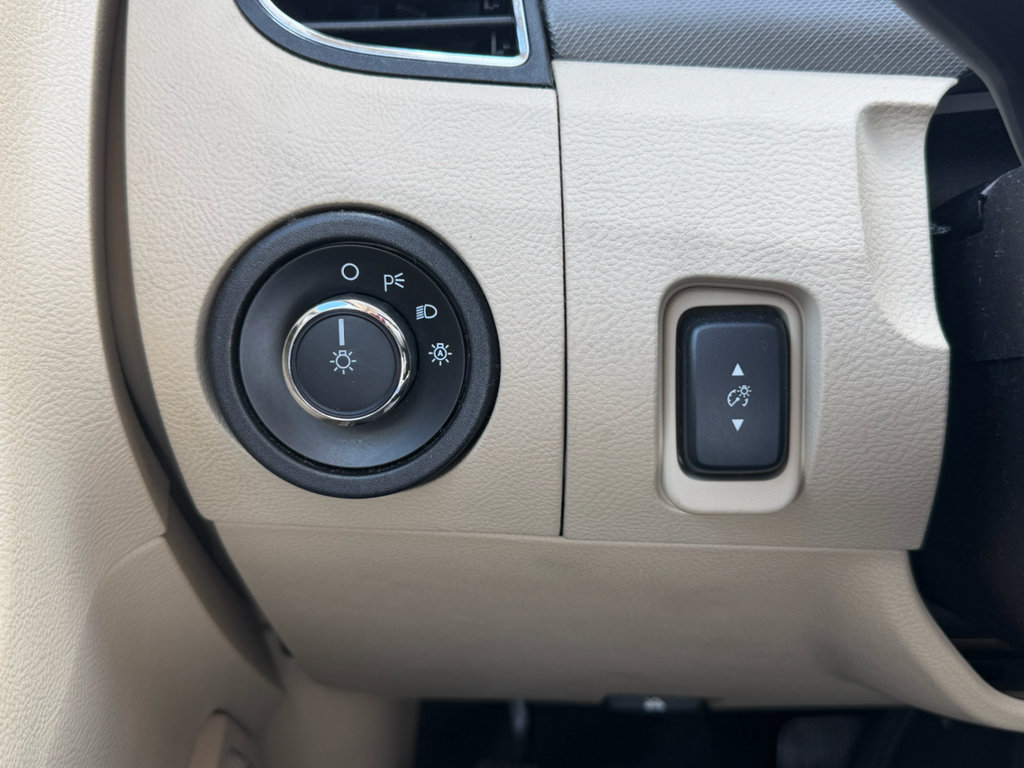 Used 2016 Ford Taurus SE FWD image 24