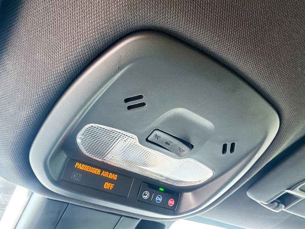 Used 2025 Buick Envista Sport Touring w/ Convenience I Package FWD image 18