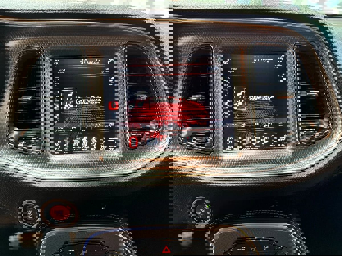 Used 2015 Dodge Challenger SRT Hellcat image 19