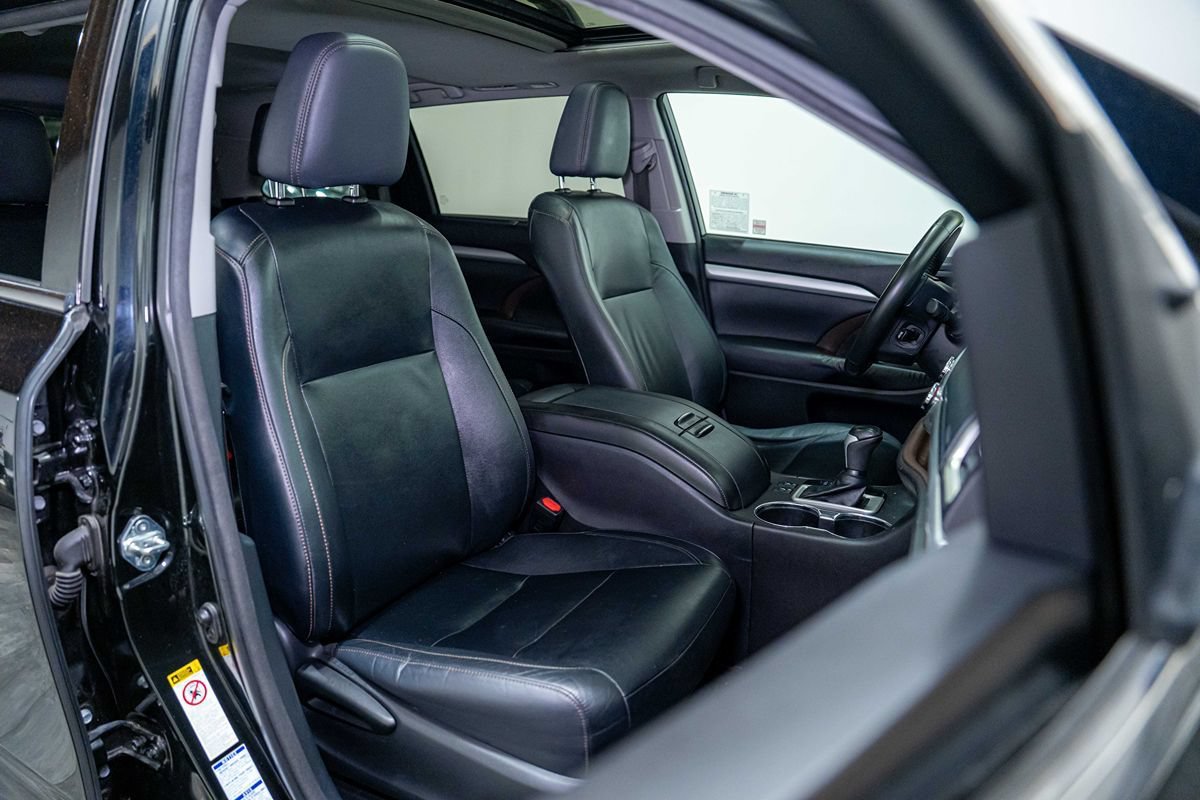 Used 2014 Toyota Highlander XLE AWD/4WD image 19