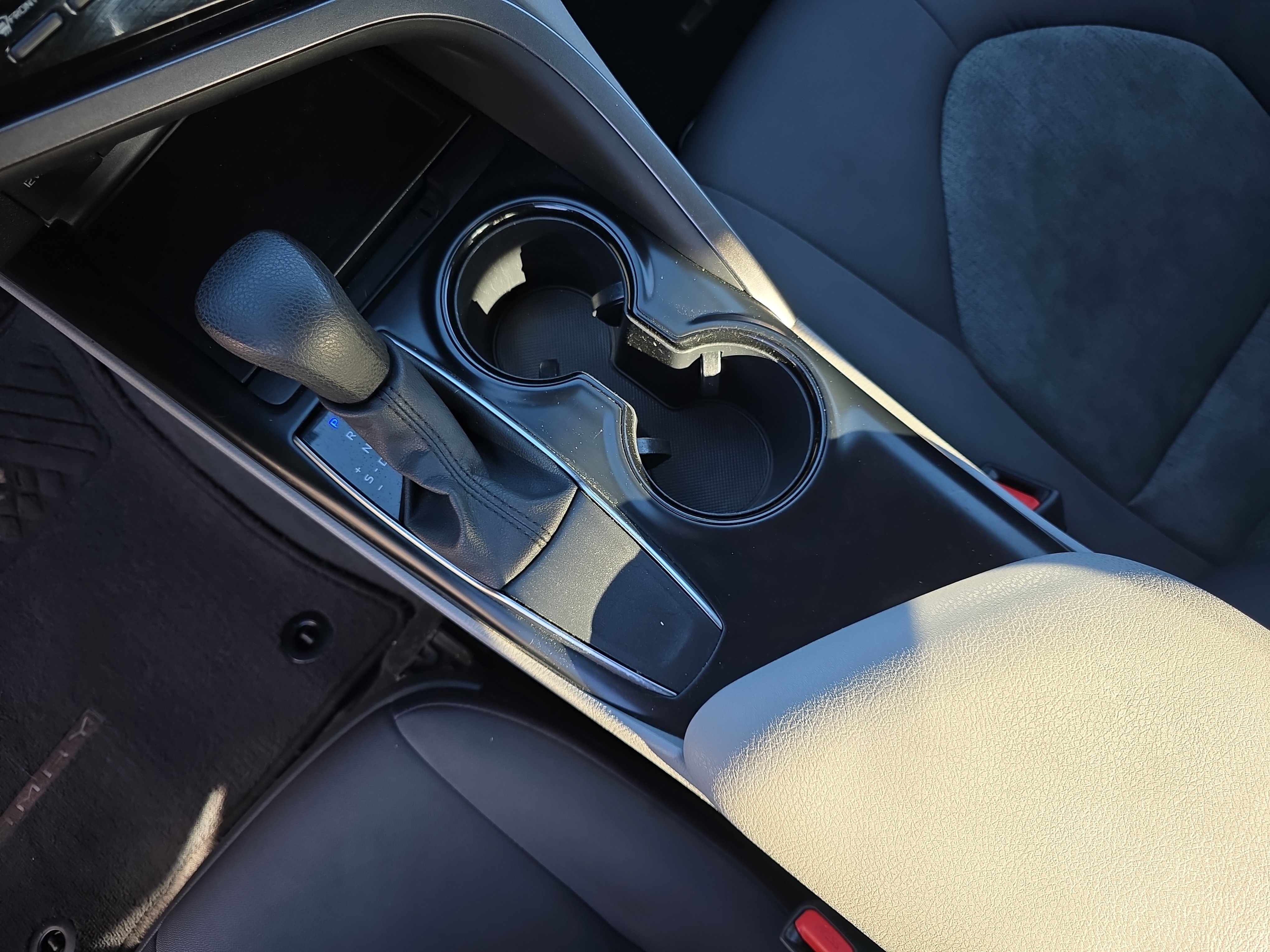 Used 2020 Toyota Camry LE FWD image 24