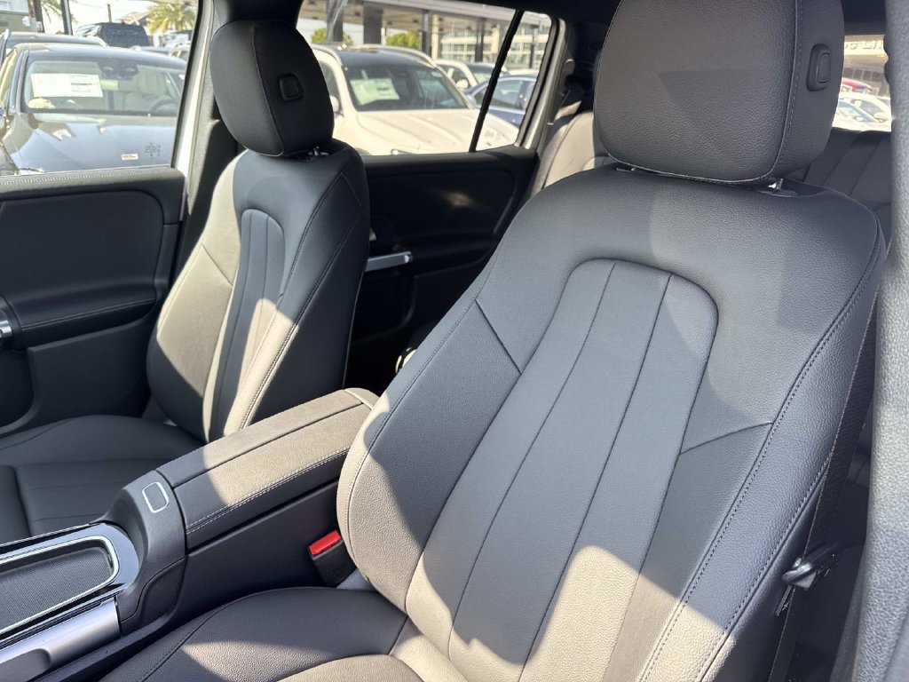 Used 2026 Mercedes-Benz GLB 250 image 9
