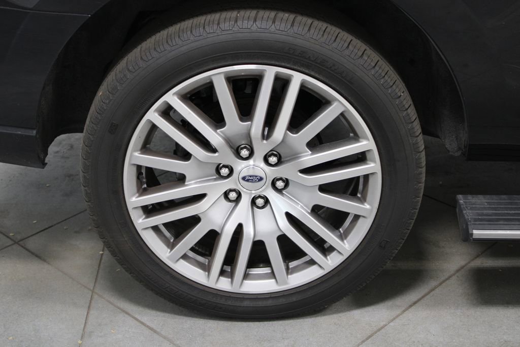 Used 2023 Ford Expedition Platinum image 13