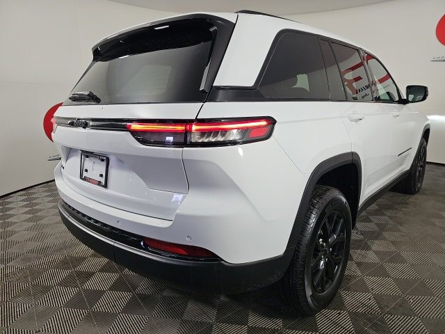 Certified 2024 Jeep Grand Cherokee Altitude image 7