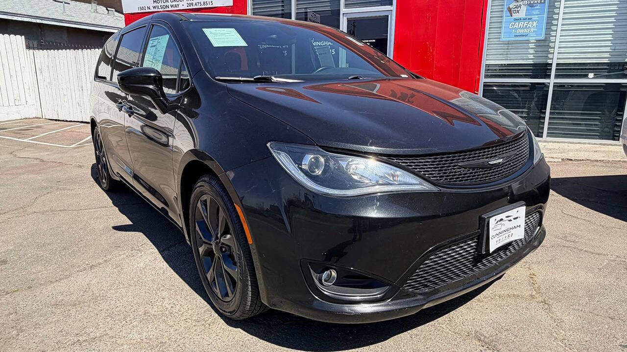 Used 2018 Chrysler Pacifica Touring Plus w/ S Appearance Package image 4
