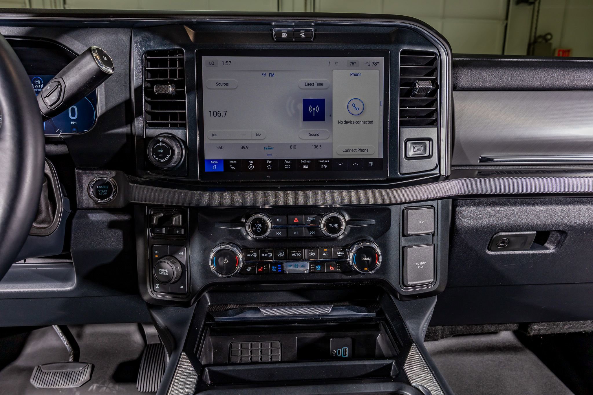 Used 2025 Ford F350 Platinum w/ FX4 Off-Road Package AWD/4WD image 24