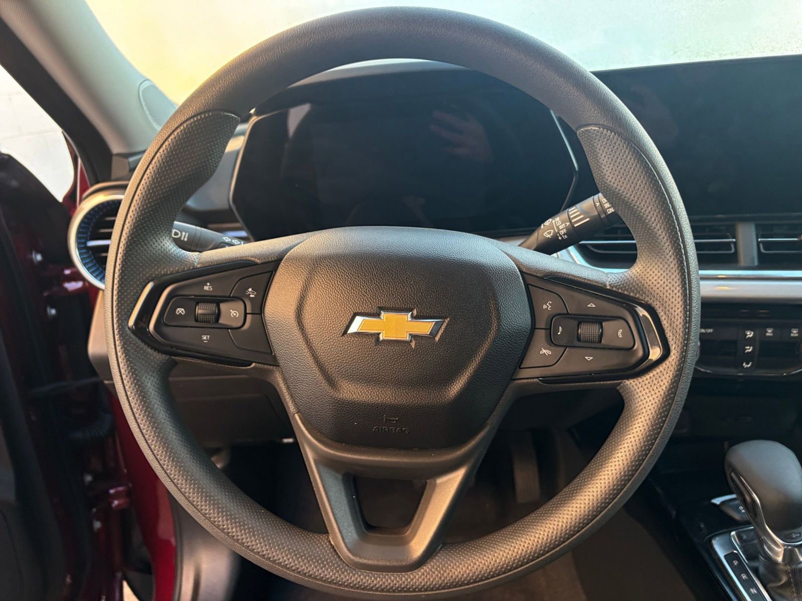 Used 2025 Chevrolet Trax LT image 28