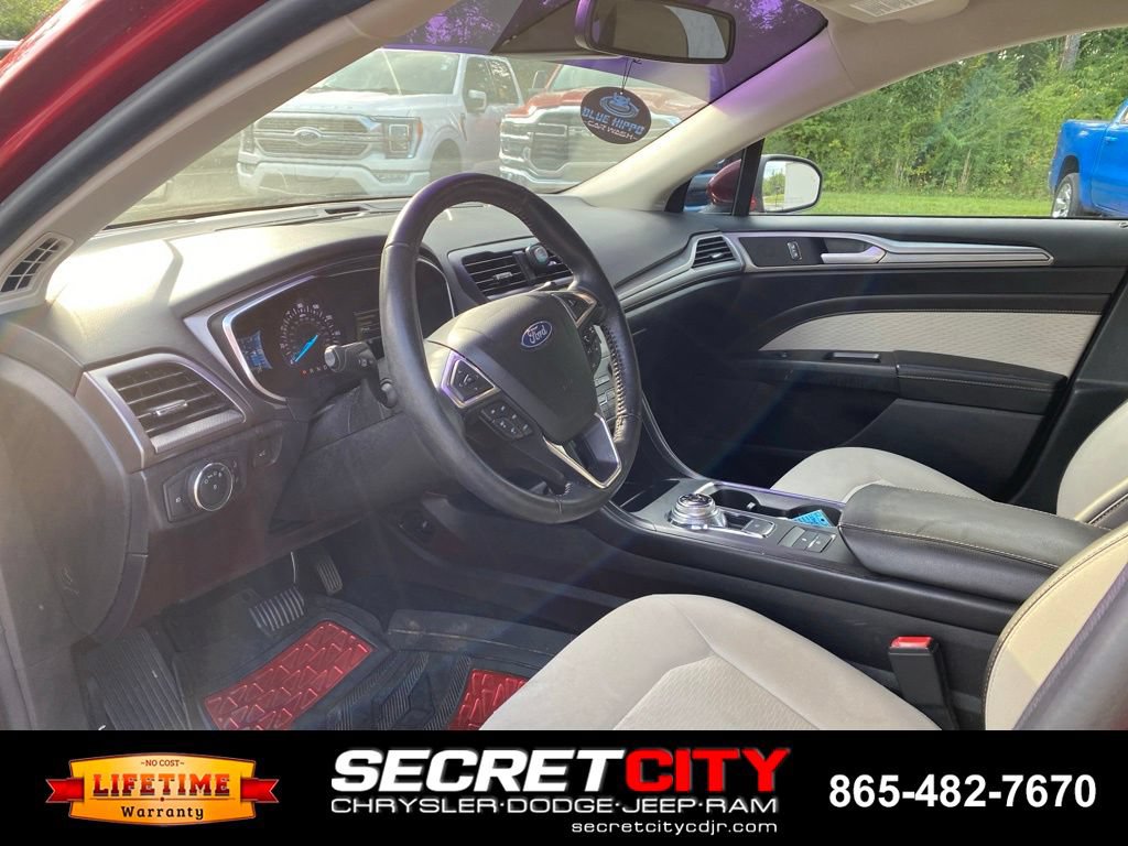 Used 2020 Ford Fusion SE w/ Equipment Group 151A FWD image 12