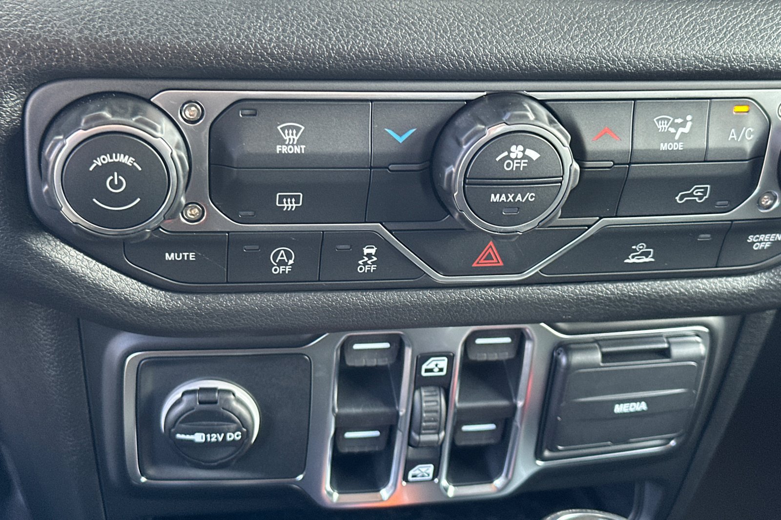 New 2026 Jeep Gladiator Sport AWD/4WD image 19