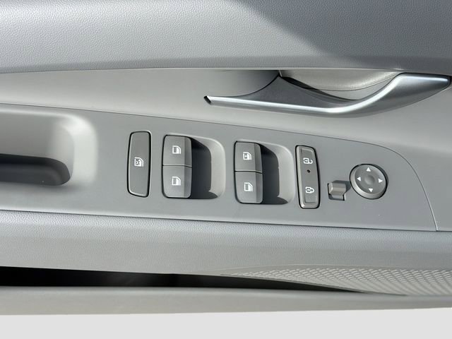 New 2026 Hyundai Elantra SE FWD image 17