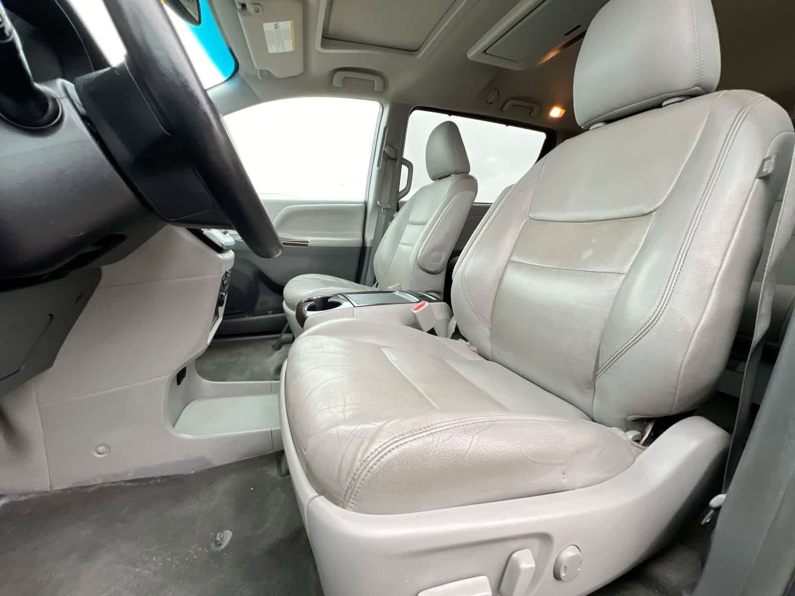 Used 2015 Toyota Sienna XLE Premium image 16