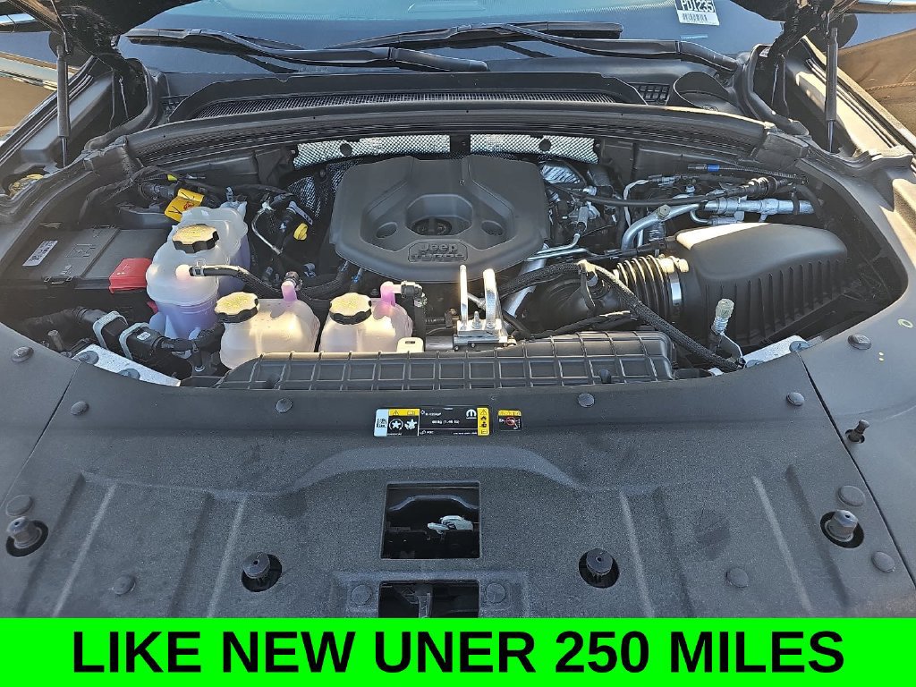 Used 2023 Jeep Grand Cherokee Overland w/ Luxury Tech Group IV AWD/4WD image 33