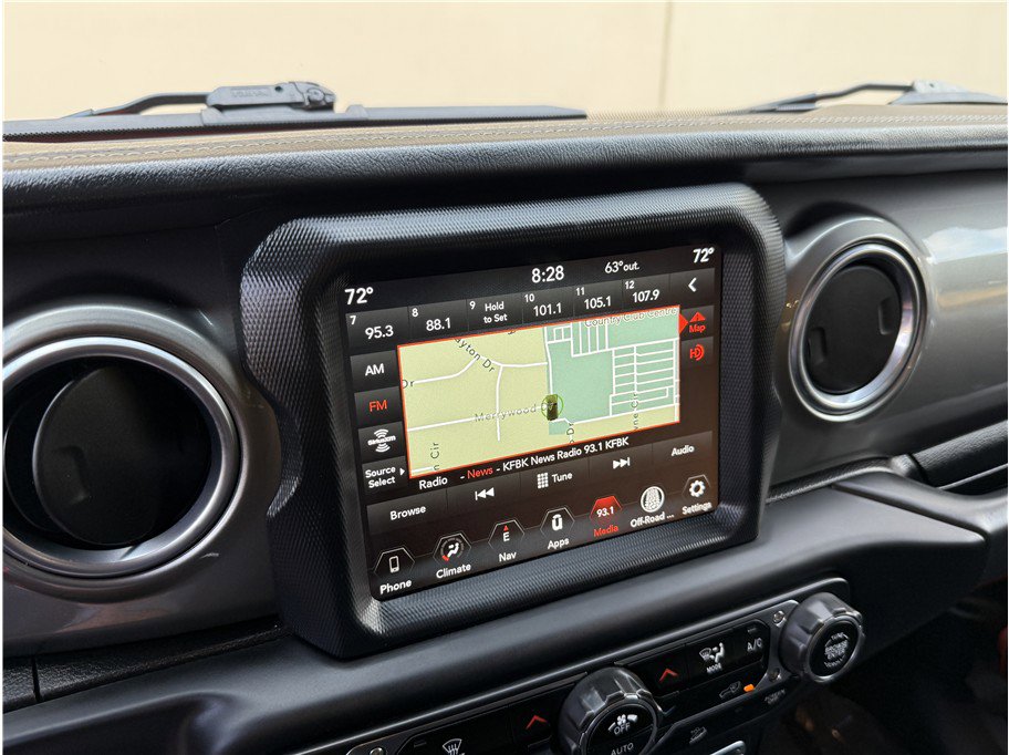 Used 2020 Jeep Wrangler Unlimited Sahara w/ Uconnect 4C Nav & Sound Group image 12