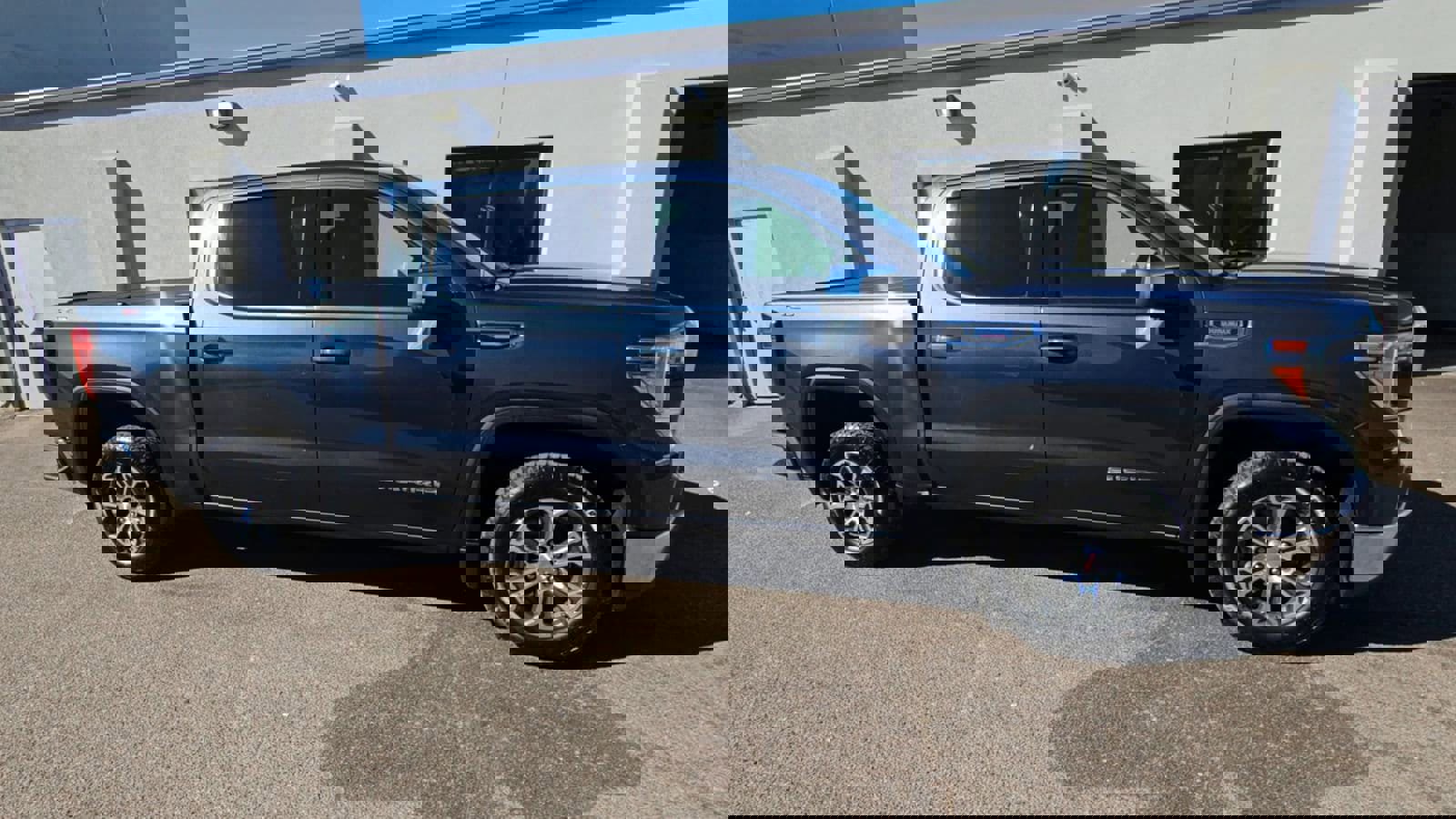 Used 2021 GMC Sierra 1500 SLE w/ X31 Off-Road Package image 9