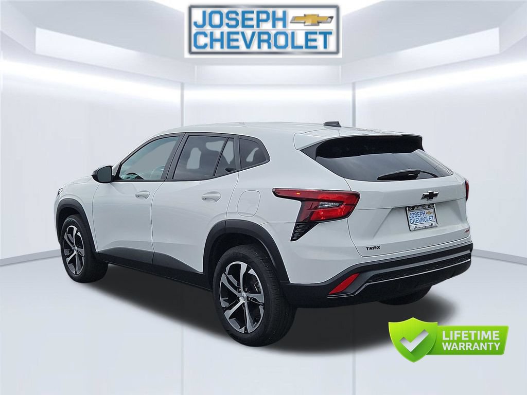 Used 2024 Chevrolet Trax RS FWD image 4