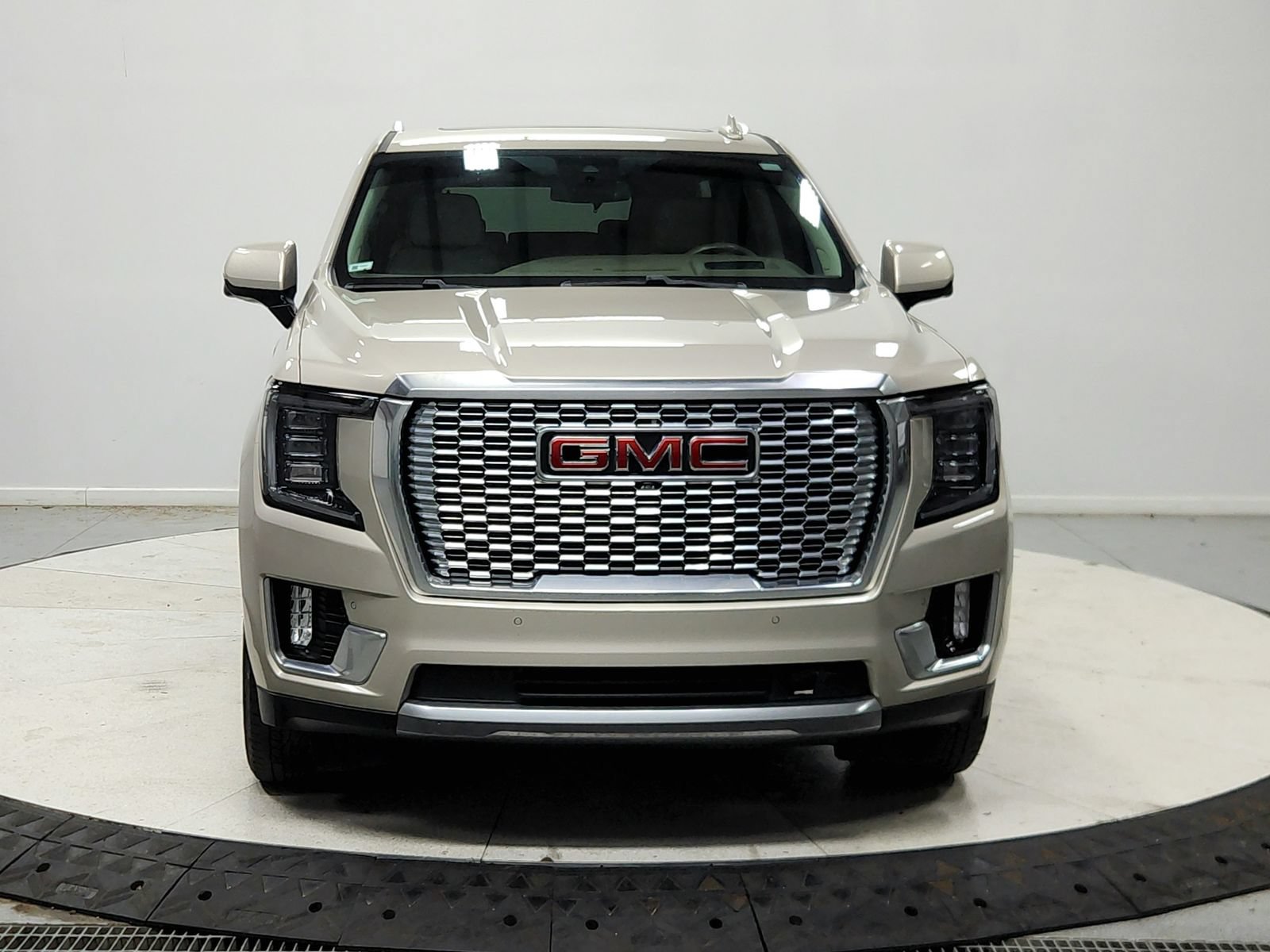 Used 2023 GMC Yukon Denali RWD image 3