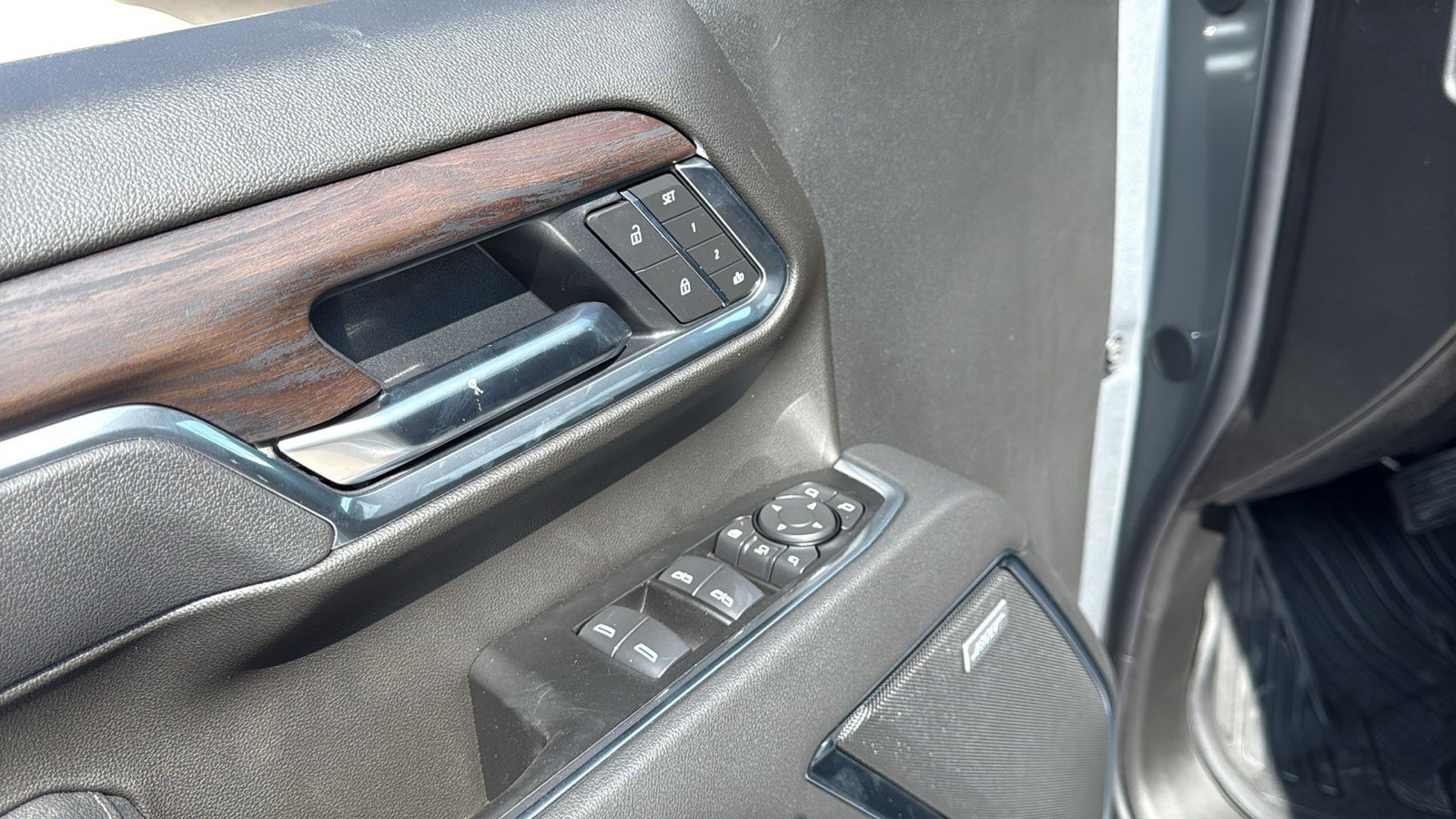 New 2026 GMC Sierra 2500 SLT w/ Texas SLT Premium Package AWD/4WD image 9