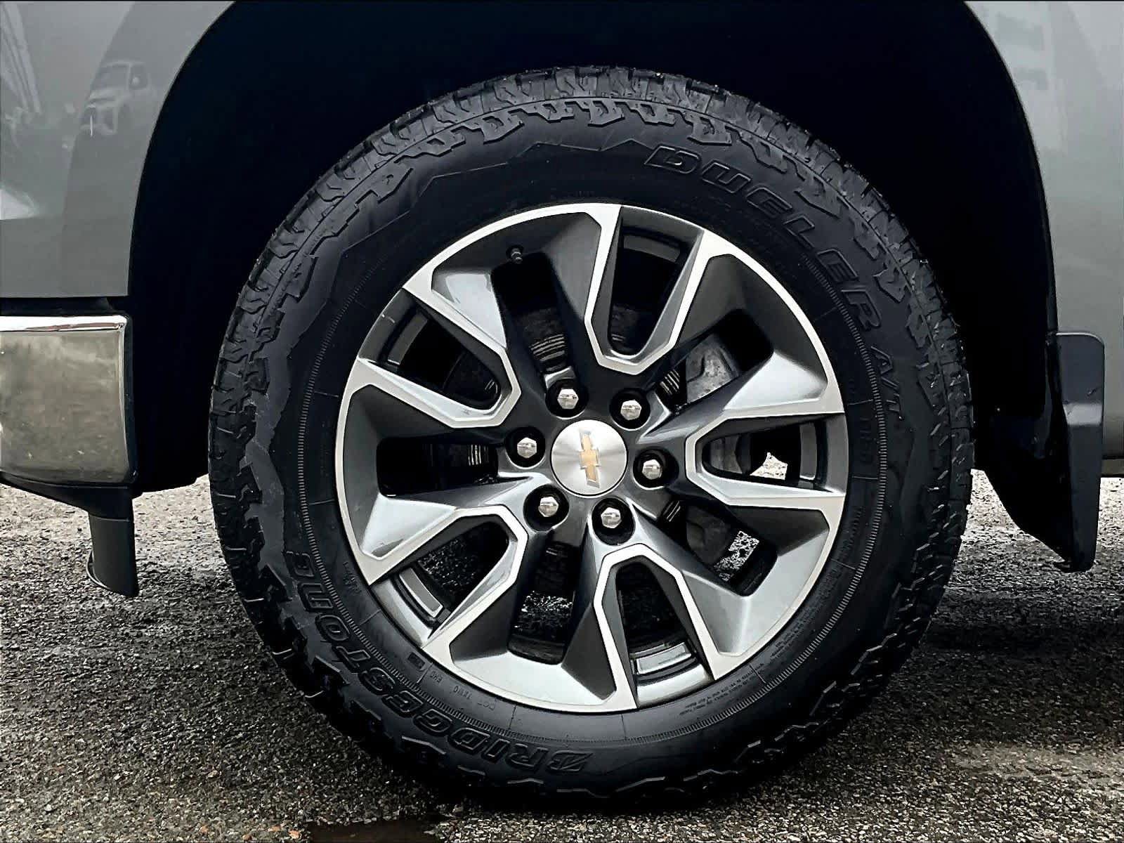 Used 2024 Chevrolet Silverado 1500 LT AWD/4WD image 7