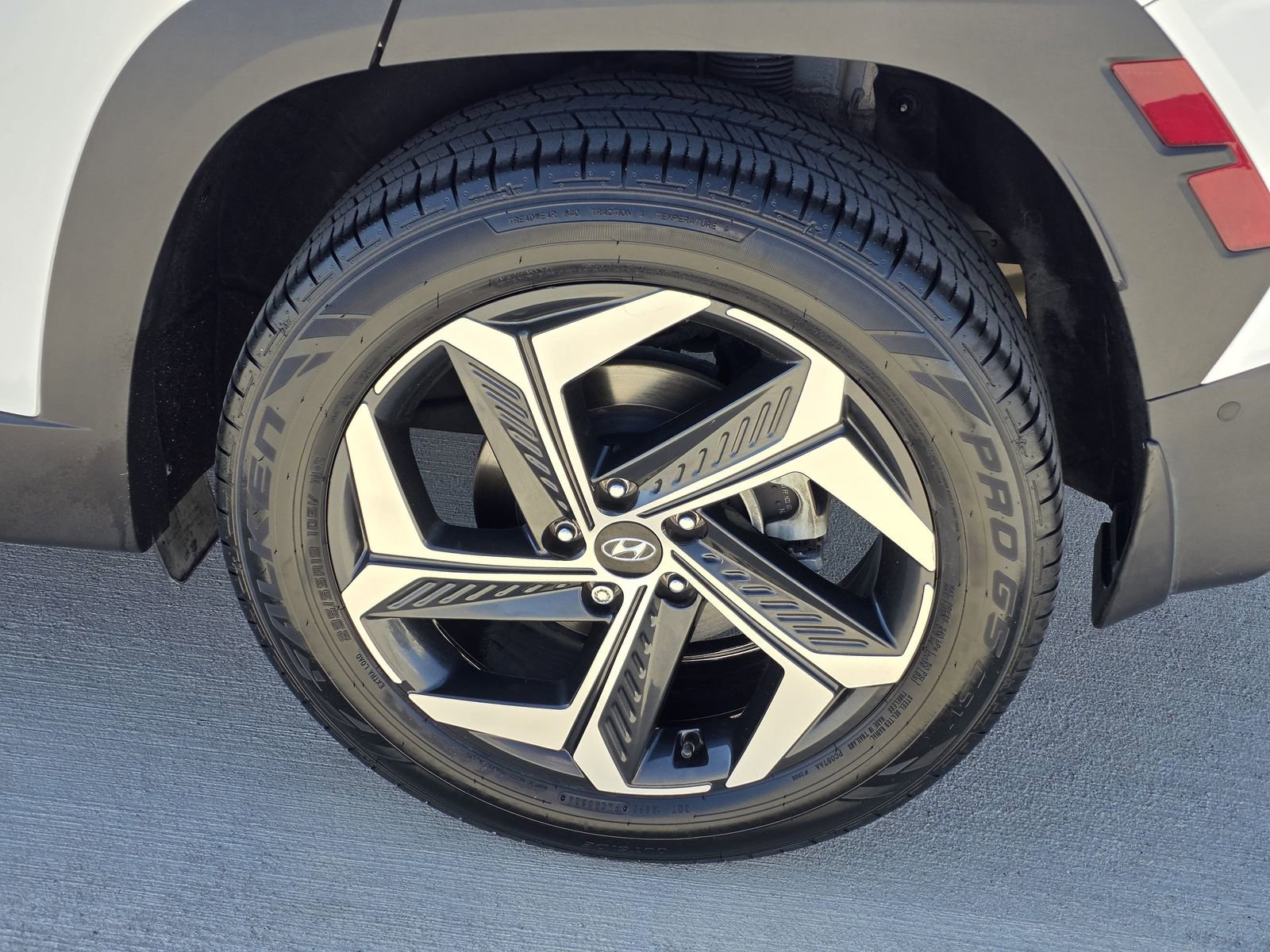 Used 2023 Hyundai Tucson Limited w/ Cargo Package image 33