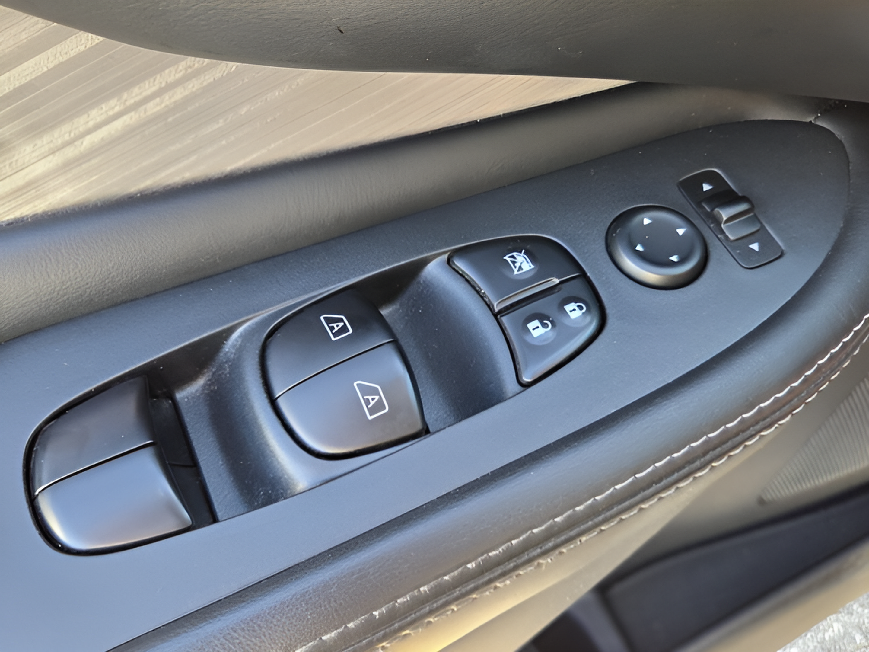 Used 2018 Nissan Murano S AWD/4WD image 26