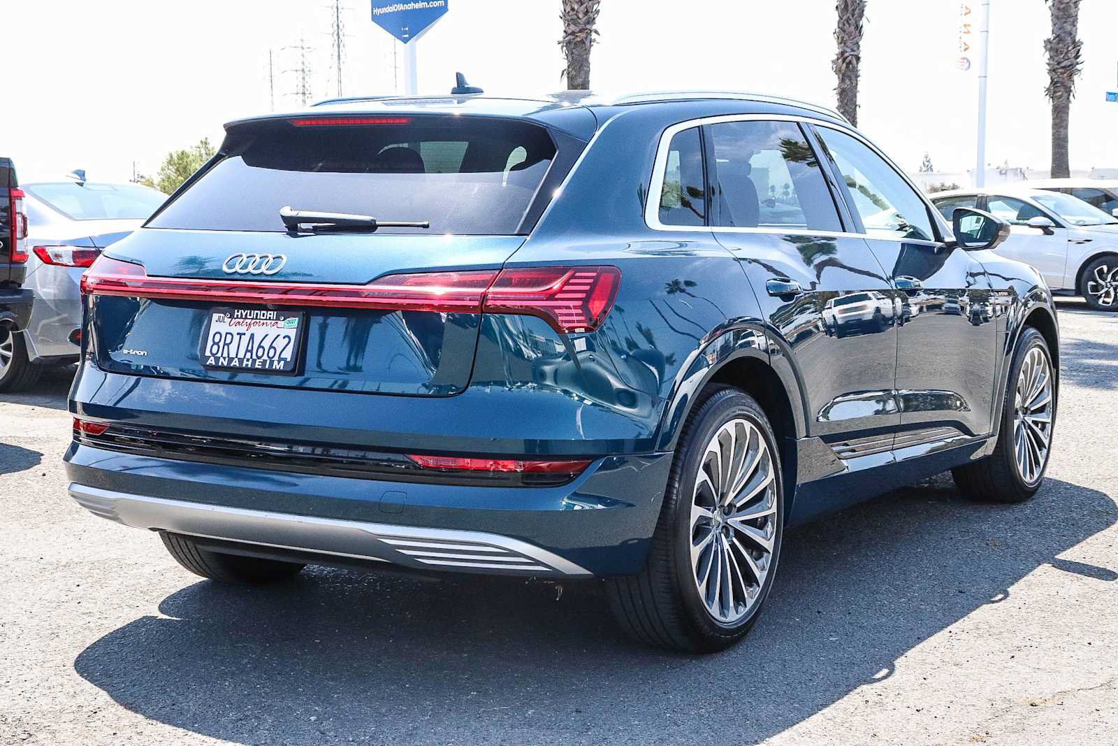 Used 2019 Audi e-tron Prestige w/ Prestige Package AWD/4WD image 7