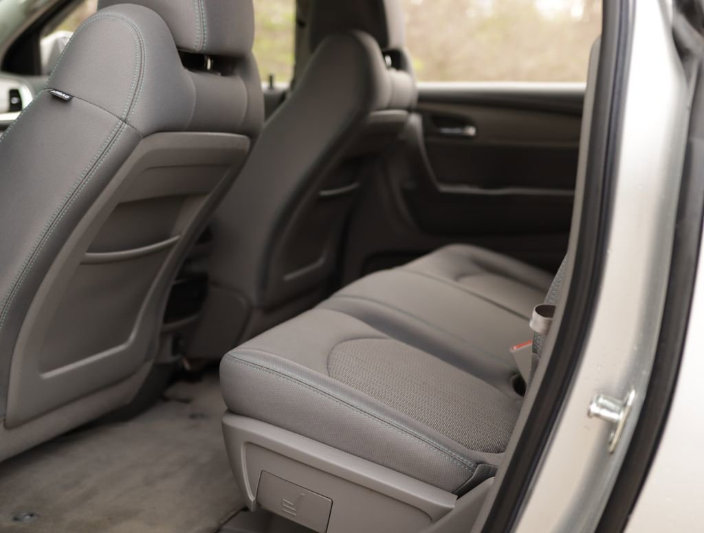 Used 2017 Chevrolet Traverse LT image 23
