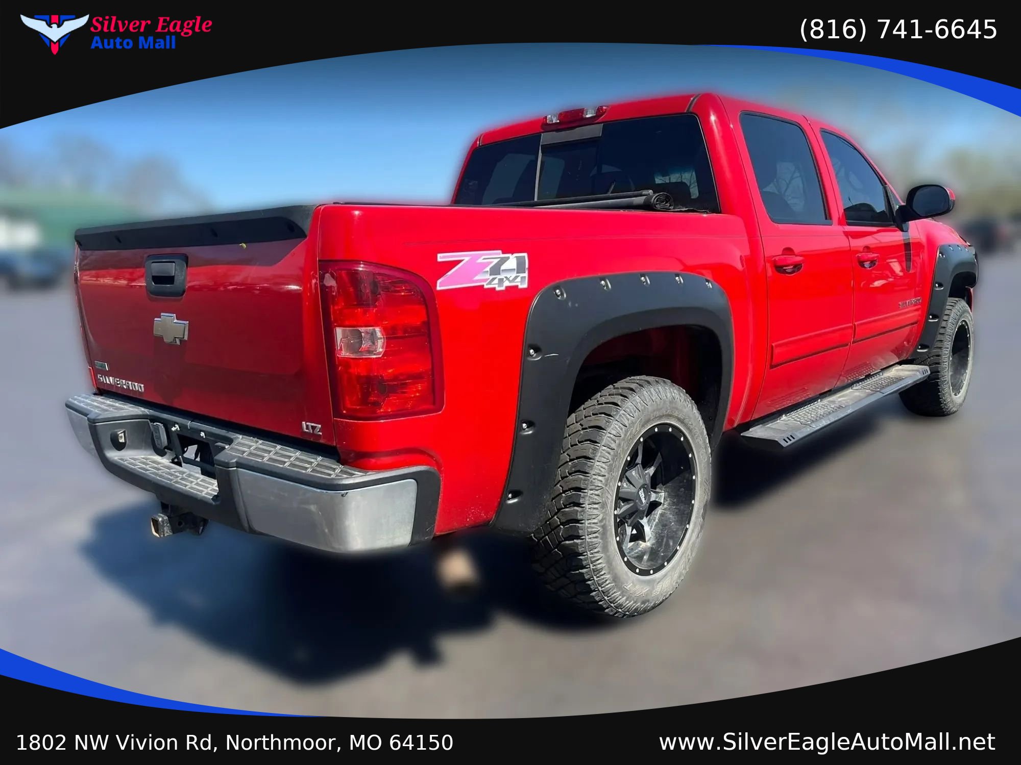 Used 2011 Chevrolet Silverado 1500 LTZ w/ Z71 Appearance Package AWD/4WD image 4
