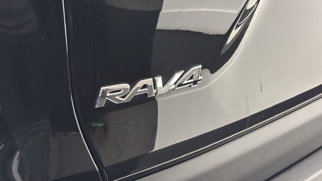 Used 2023 Toyota RAV4 XLE Premium AWD/4WD image 7