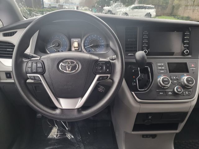 Used 2020 Toyota Sienna L image 14