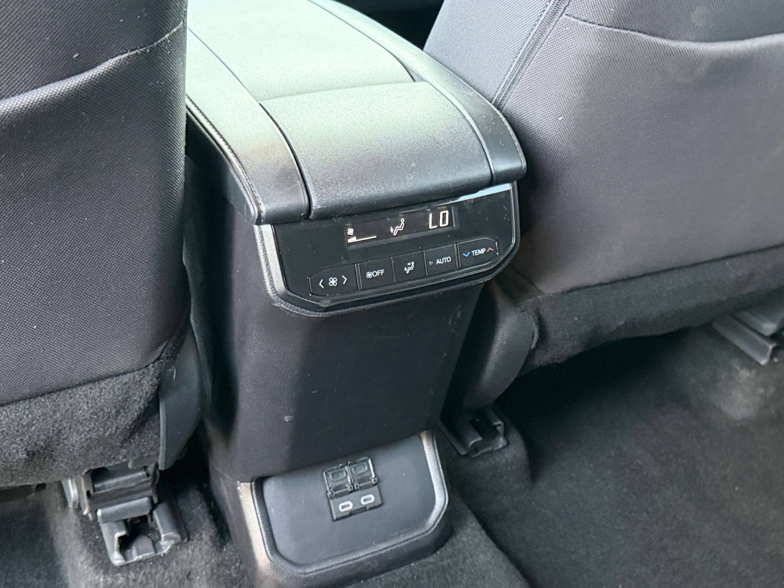 Used 2025 Toyota Highlander LE FWD image 24