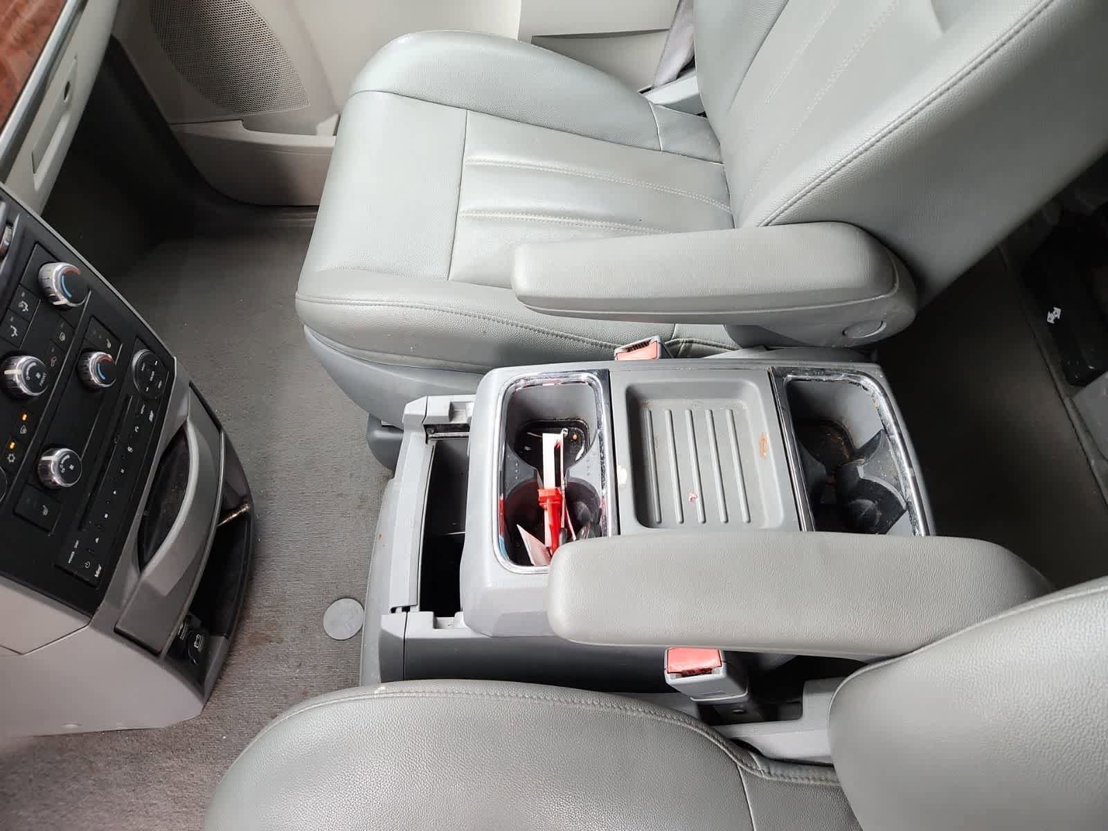 Used 2008 Chrysler Town & Country Touring FWD image 11