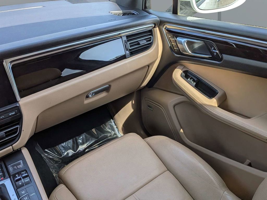 Used 2020 Porsche Macan image 16