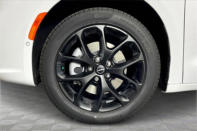 New 2026 Chrysler Pacifica Limited image 13