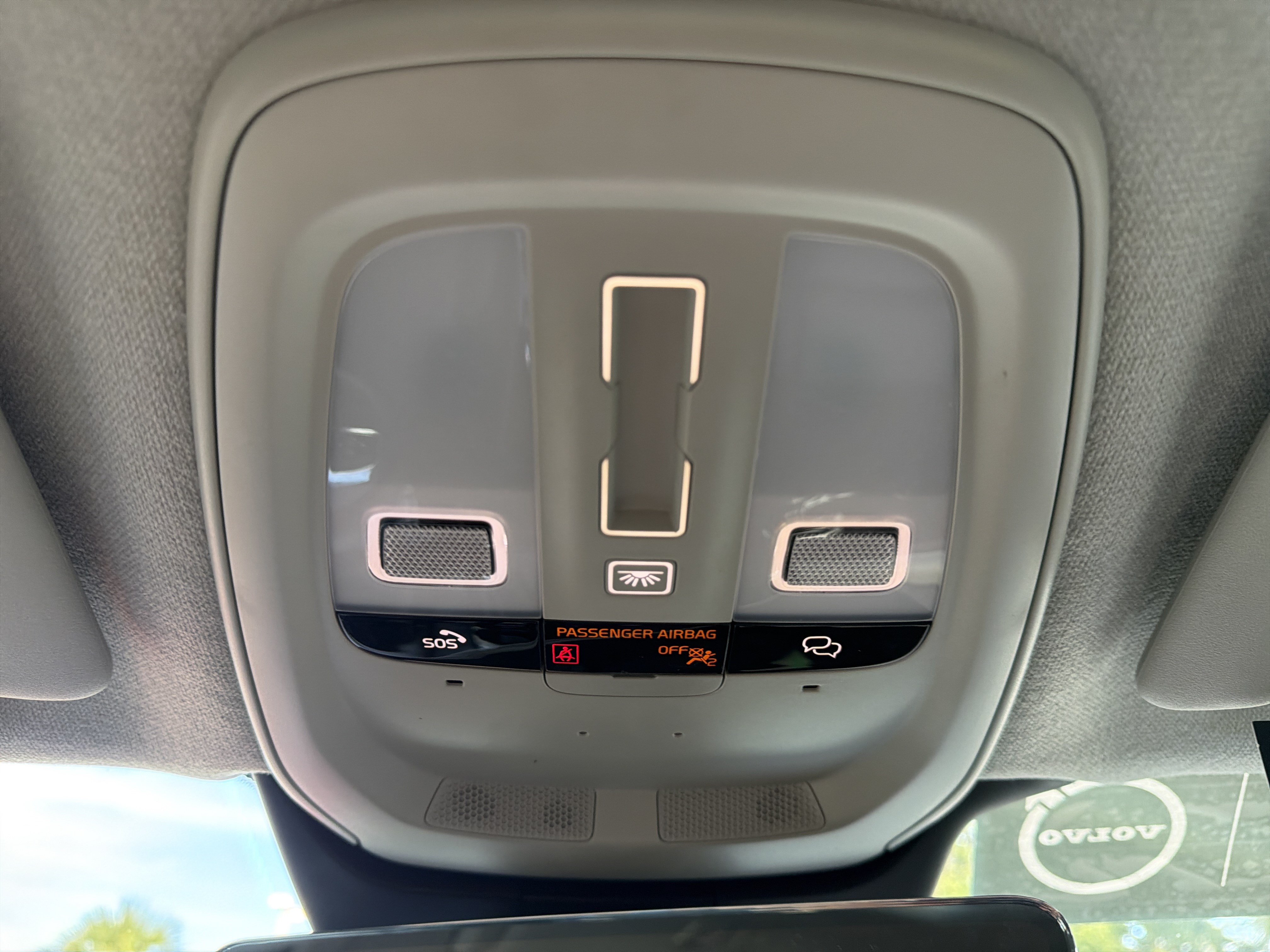 Certified 2025 Volvo XC40 B5 Plus AWD/4WD image 24