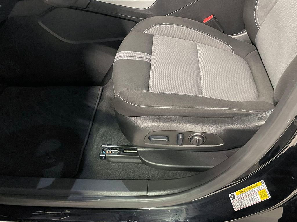 Used 2025 Chevrolet Blazer LT image 20