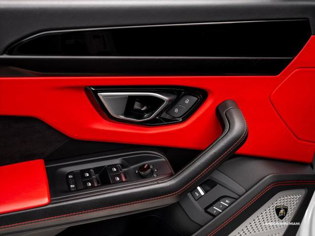 Used 2022 Lamborghini Urus AWD/4WD image 20